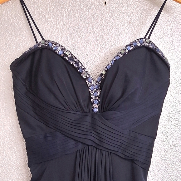 Xscape By Joanna Chen Blue Formal Gown  With A Sweetheart Neckline   Size 6 - Picture 1 of 15